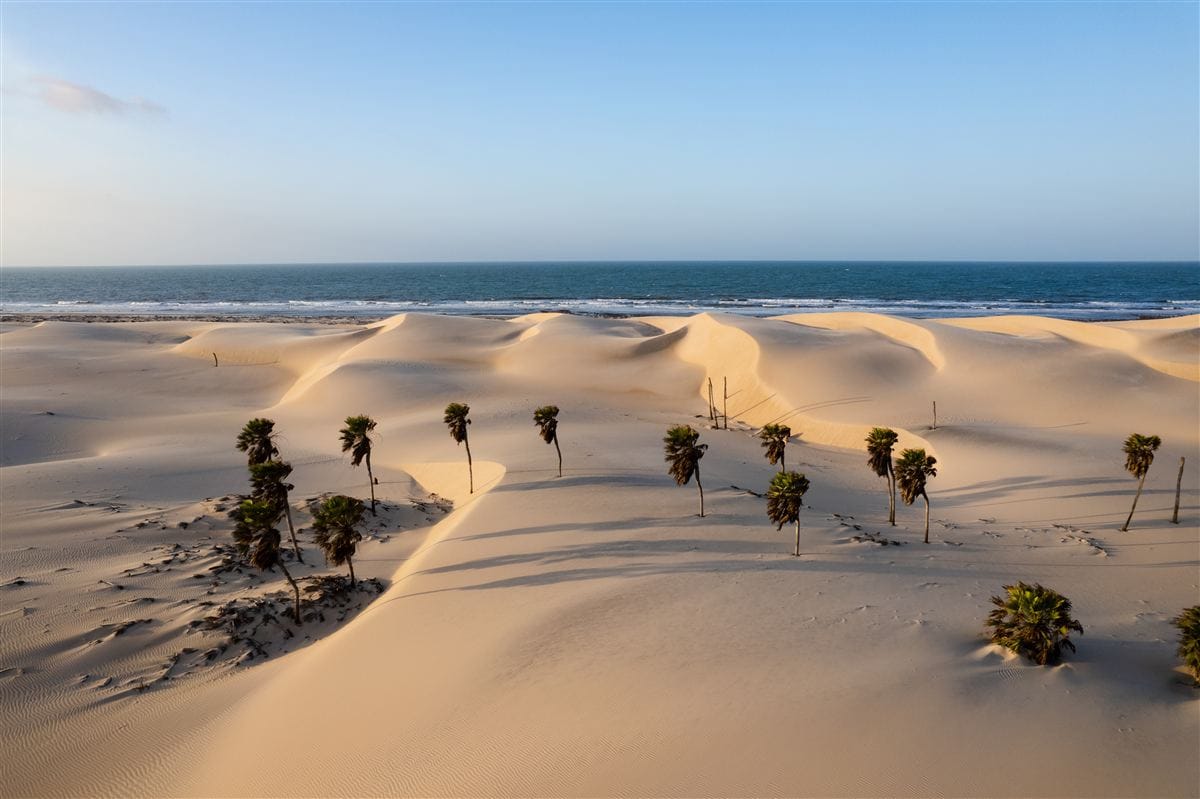 Dunas brancas do Delta do Parnaiba vistas do rio
